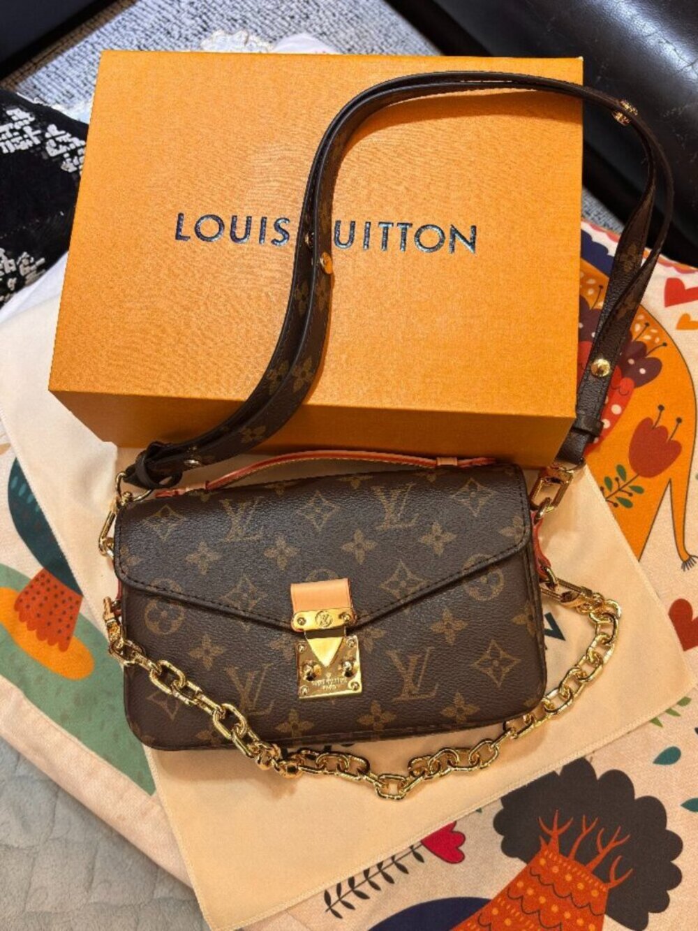 LV Neverfull MM Monogram Tote with Pouch